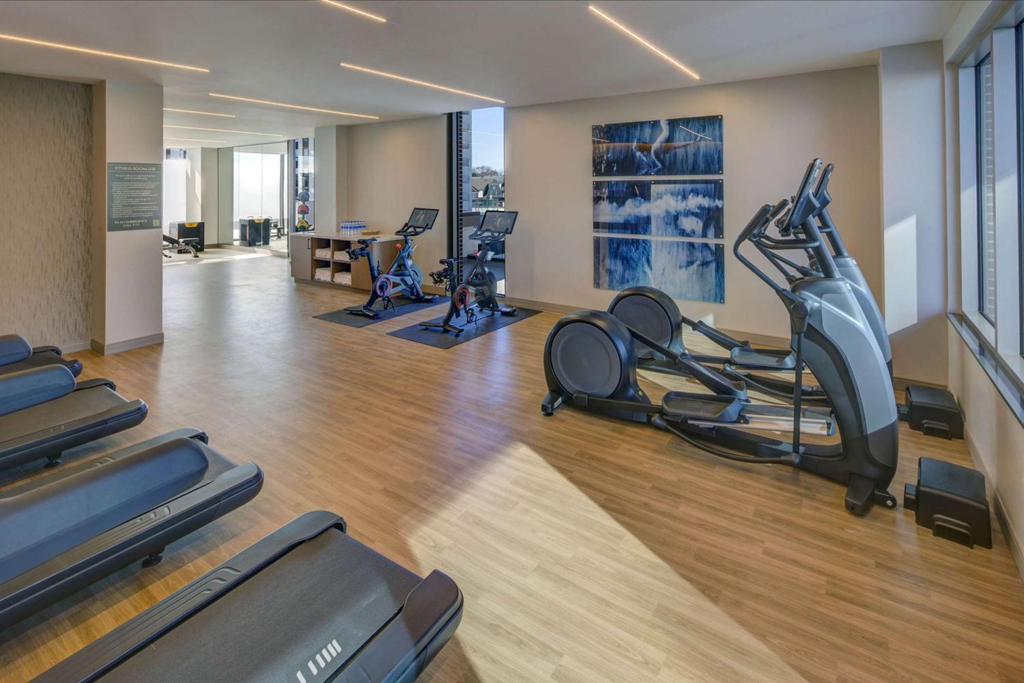 Embassy Suites By Hilton Virginia Beach Oceanfront Resort מראה חיצוני תמונה